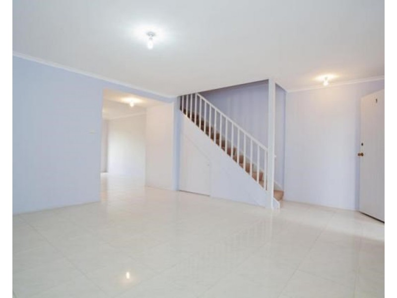 72 Cockatiel Court, Green Valley NSW 2168