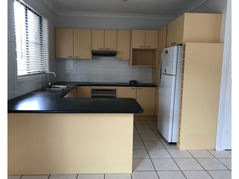 1 Thistle Circuit, Green Valley NSW 2168