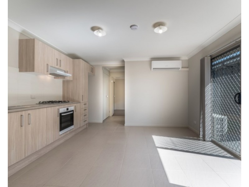 8a Kingsford Smith, Middleton Grange NSW 2171