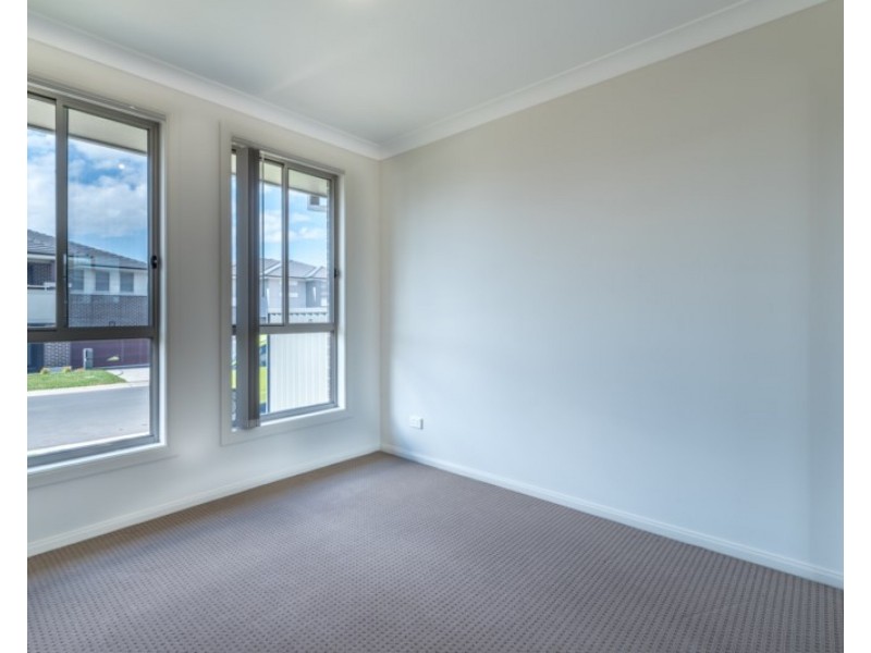 8a Kingsford Smith, Middleton Grange NSW 2171