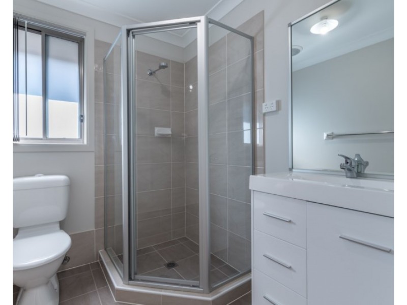 8a Kingsford Smith, Middleton Grange NSW 2171