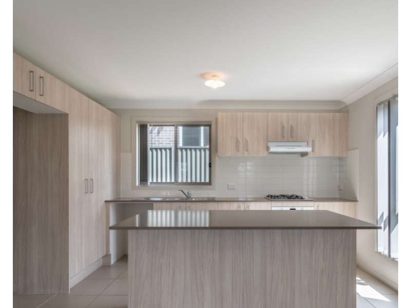 8 Kingsford Smith Avenue, Middleton Grange NSW 2171