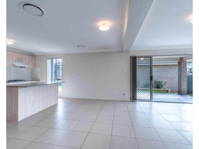 8 Kingsford Smith Avenue, Middleton Grange NSW 2171