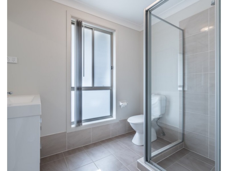 8 Kingsford Smith Avenue, Middleton Grange NSW 2171