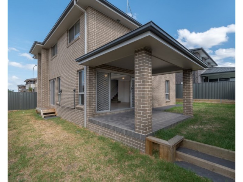 8 Kingsford Smith Avenue, Middleton Grange NSW 2171