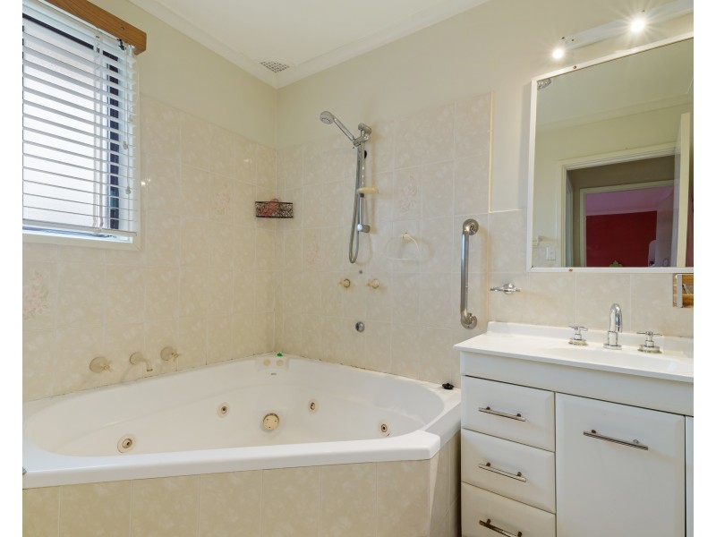 7 Etna Place, Bossley Park NSW 2176