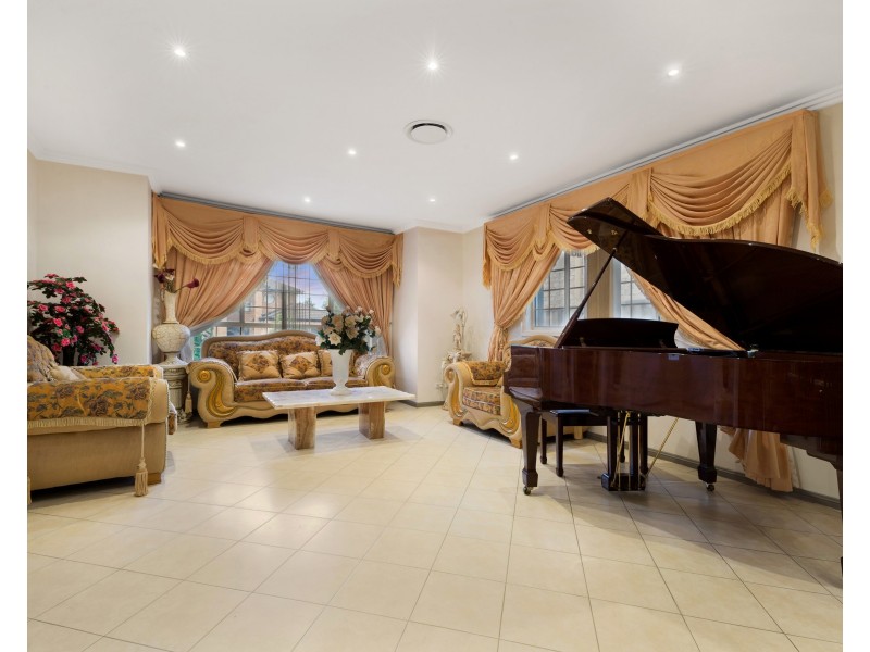 5 Bellerive Close, West Hoxton NSW 2171