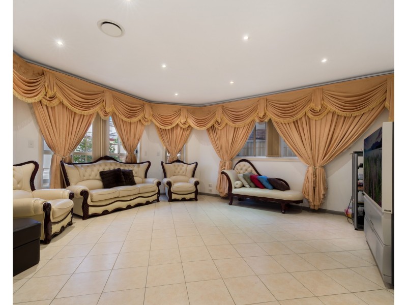 5 Bellerive Close, West Hoxton NSW 2171