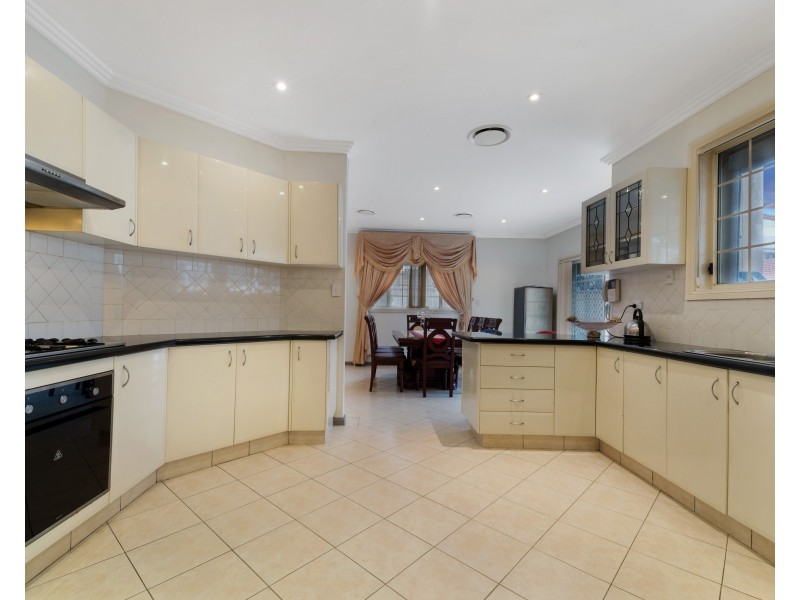 5 Bellerive Close, West Hoxton NSW 2171