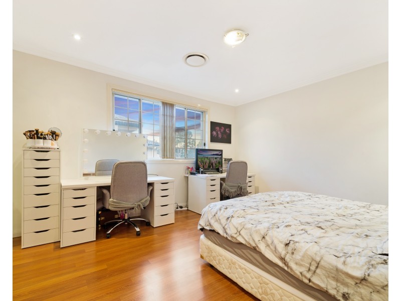 5 Bellerive Close, West Hoxton NSW 2171