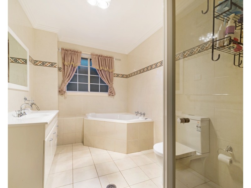 5 Bellerive Close, West Hoxton NSW 2171