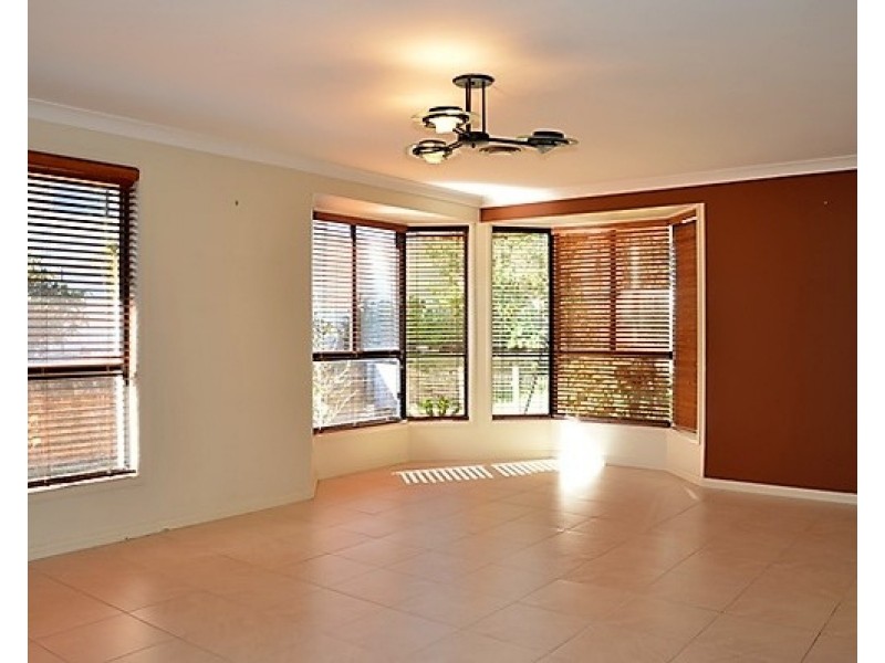 1 Sandalwood Close, Casula NSW 2170