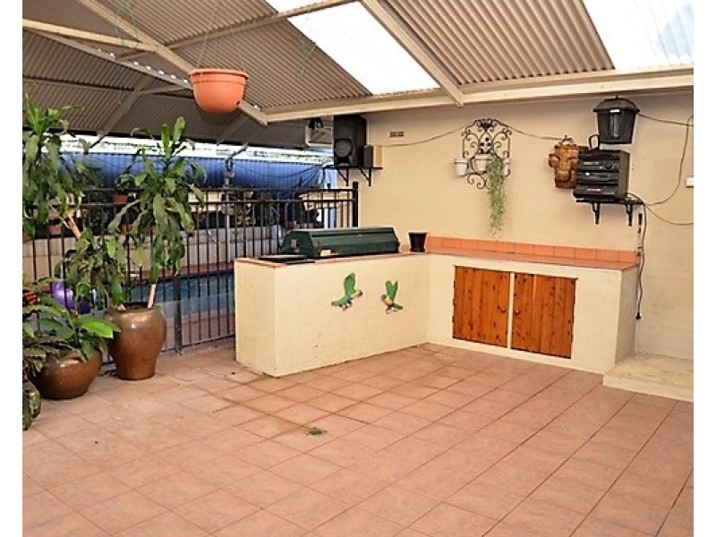 1 Sandalwood Close, Casula NSW 2170