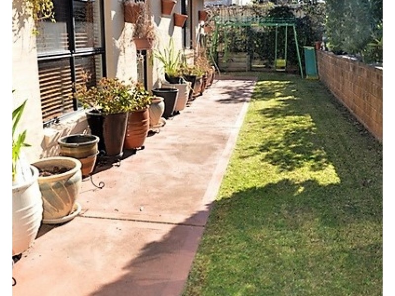 1 Sandalwood Close, Casula NSW 2170