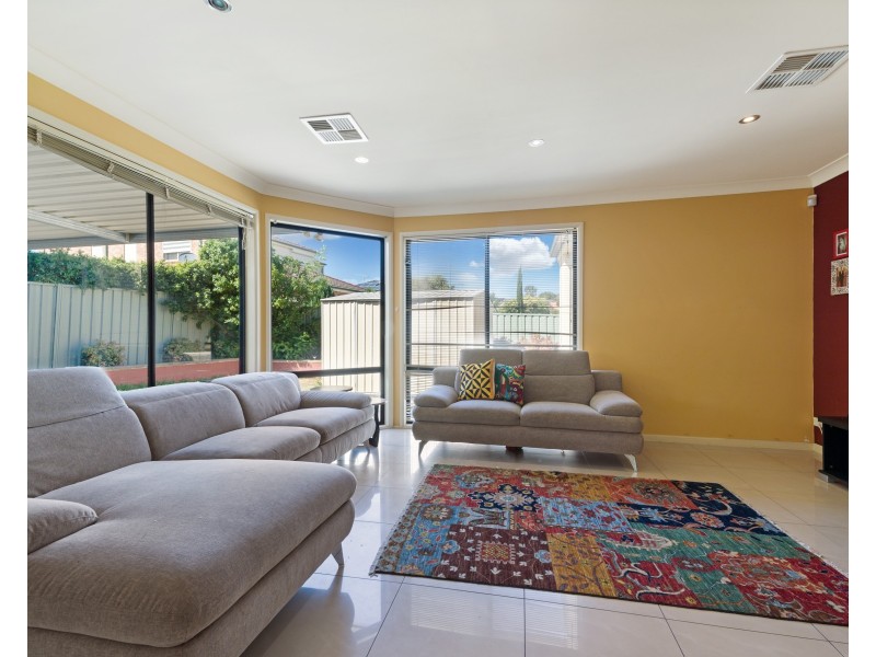 34 Mitchell Drive, West Hoxton NSW 2171