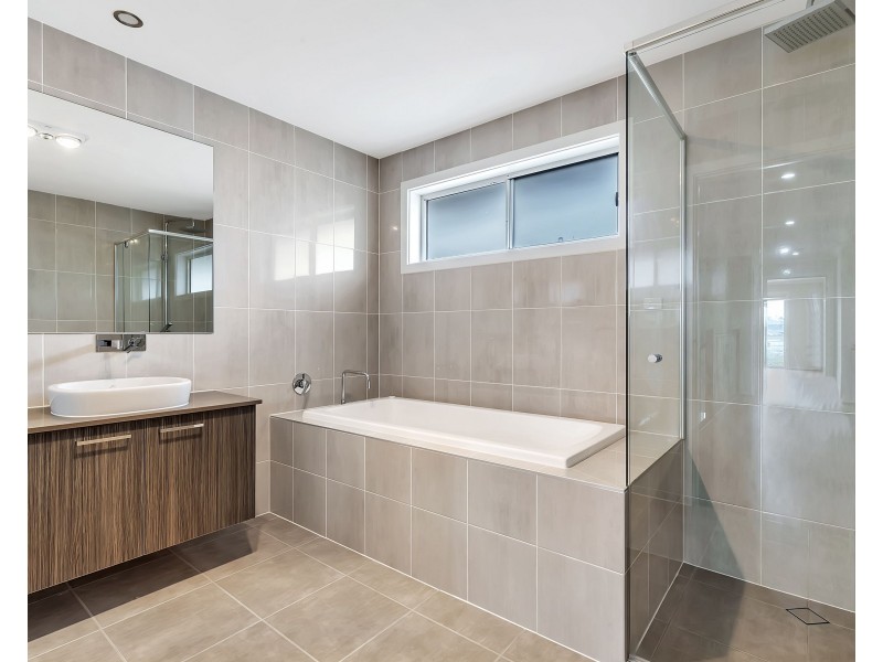 9 Crossley Avenue, Carnes Hill NSW 2171