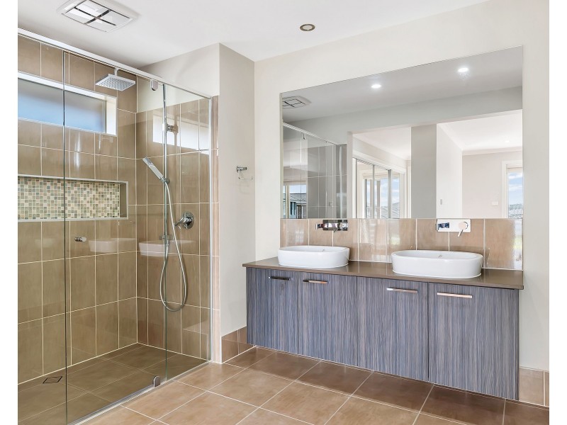 9 Crossley Avenue, Carnes Hill NSW 2171