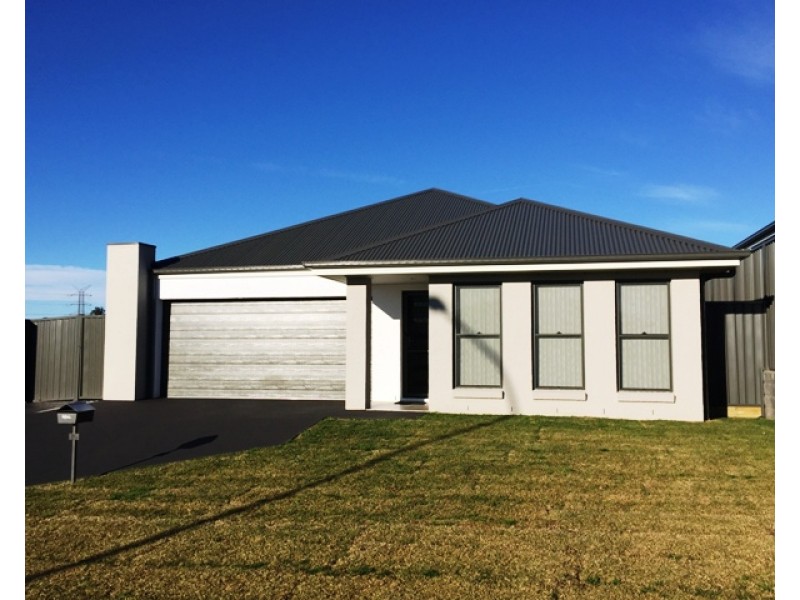 15 Golden Wattle Avenue, Gregory Hills NSW 2557