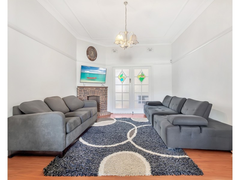 28 Canberra Avenue, Casula NSW 2170