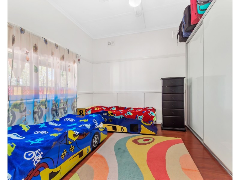 28 Canberra Avenue, Casula NSW 2170