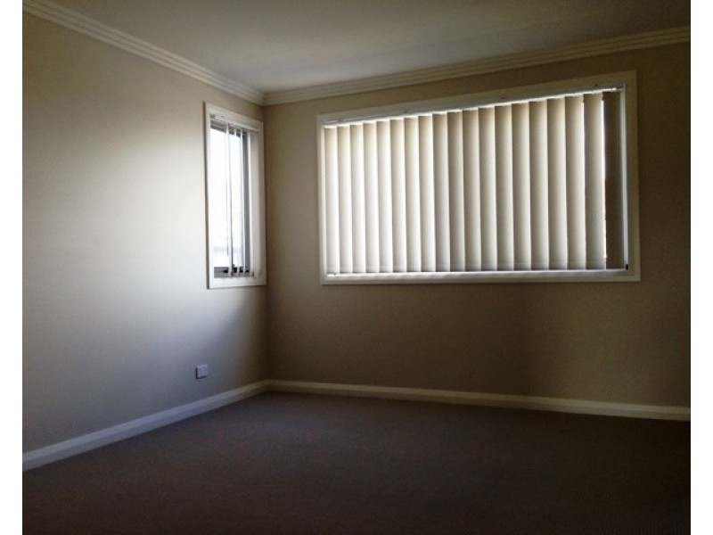 32 Potts Lane, Potts Hill NSW 2143