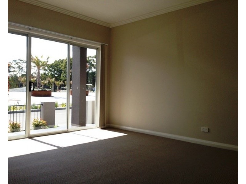 32 Potts Lane, Potts Hill NSW 2143