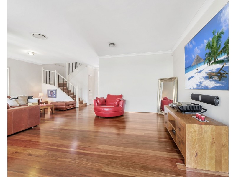 11 Wainewright Avenue, West Hoxton NSW 2171