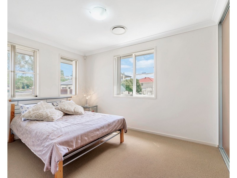 11 Wainewright Avenue, West Hoxton NSW 2171