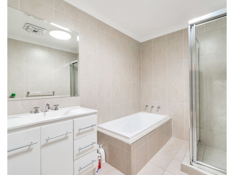 11 Wainewright Avenue, West Hoxton NSW 2171