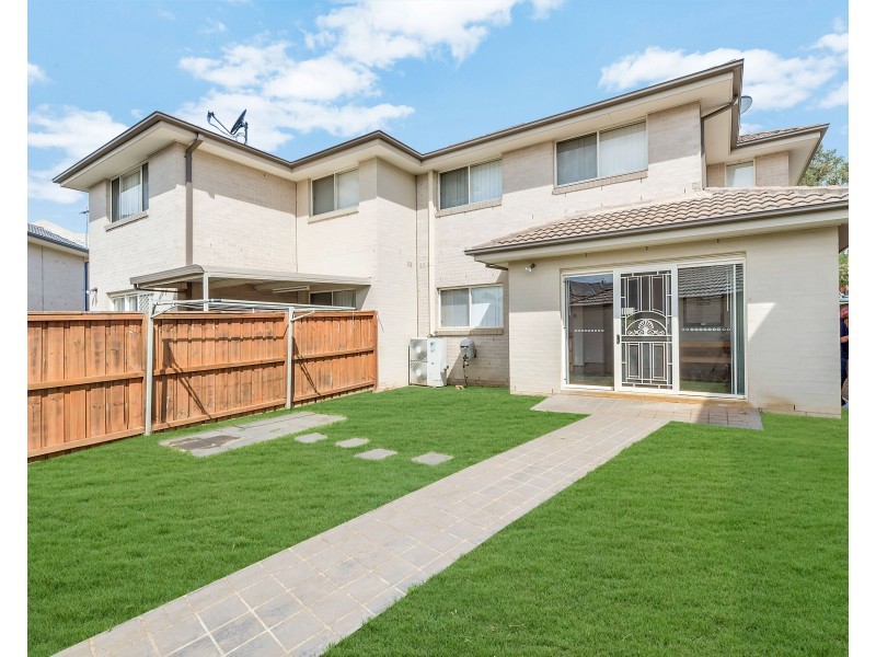 11 Wainewright Avenue, West Hoxton NSW 2171
