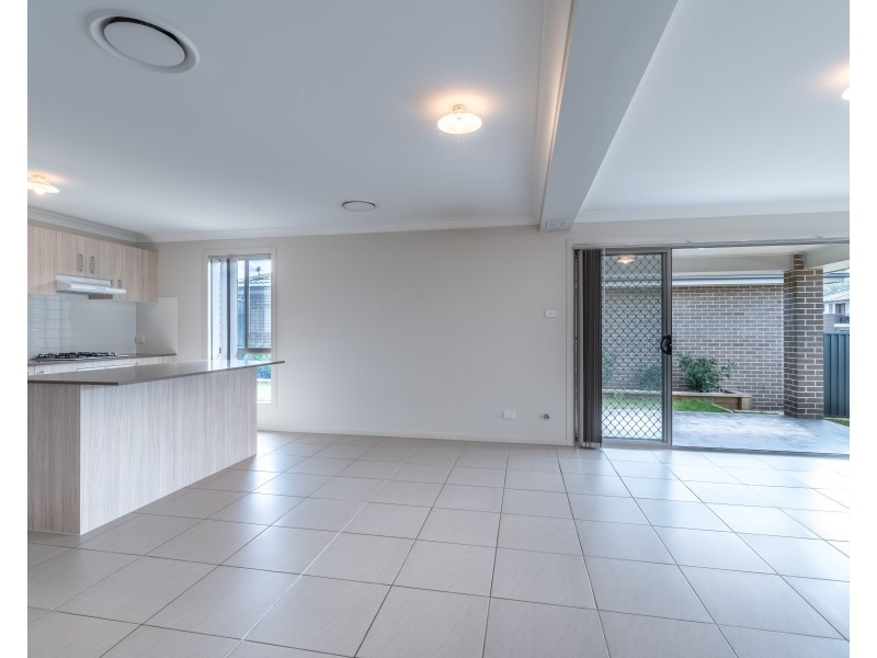 8 Kingsford Smith Avenue, Middleton Grange NSW 2171