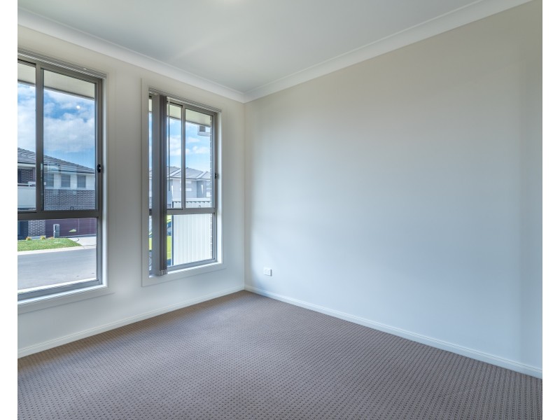 8a Kingsford Smith, Middleton Grange NSW 2171