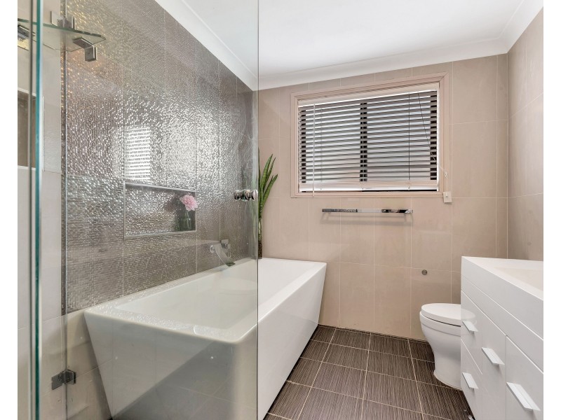 28 Mathinna Circuit, West Hoxton NSW 2171