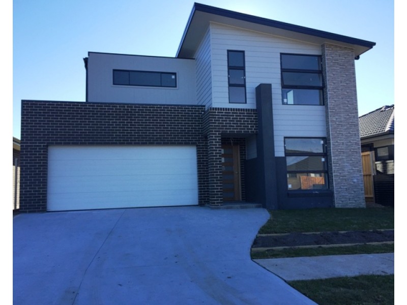 7 Savery Street, Carnes Hill NSW 2171