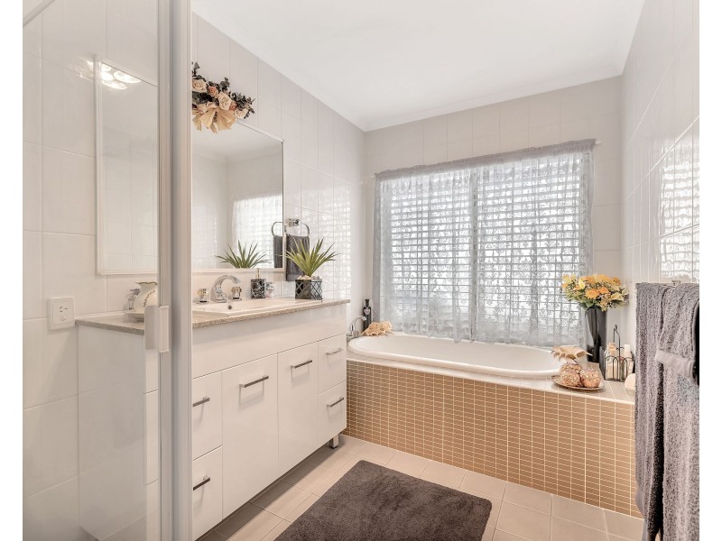 30 Carmichael Drive, West Hoxton NSW 2171