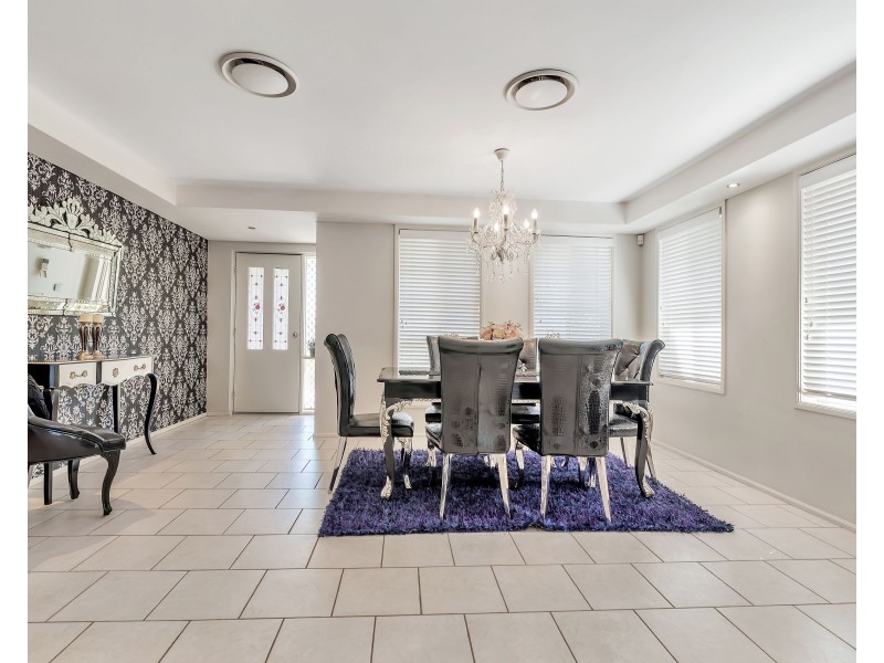 14 Ridgeway Close, West Hoxton NSW 2171