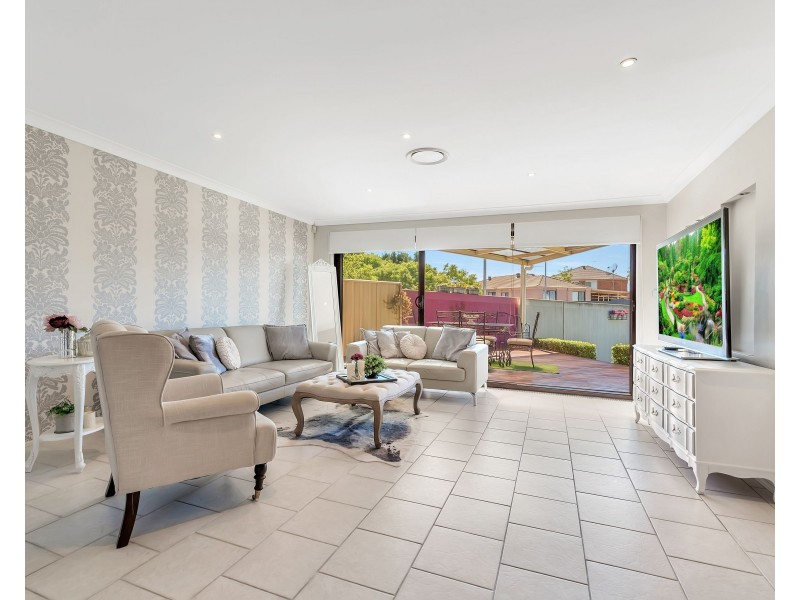 14 Ridgeway Close, West Hoxton NSW 2171