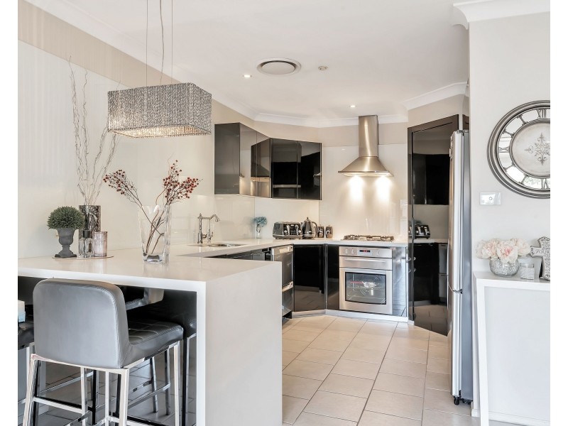 14 Ridgeway Close, West Hoxton NSW 2171