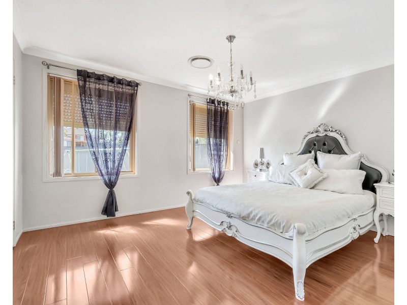 14 Ridgeway Close, West Hoxton NSW 2171