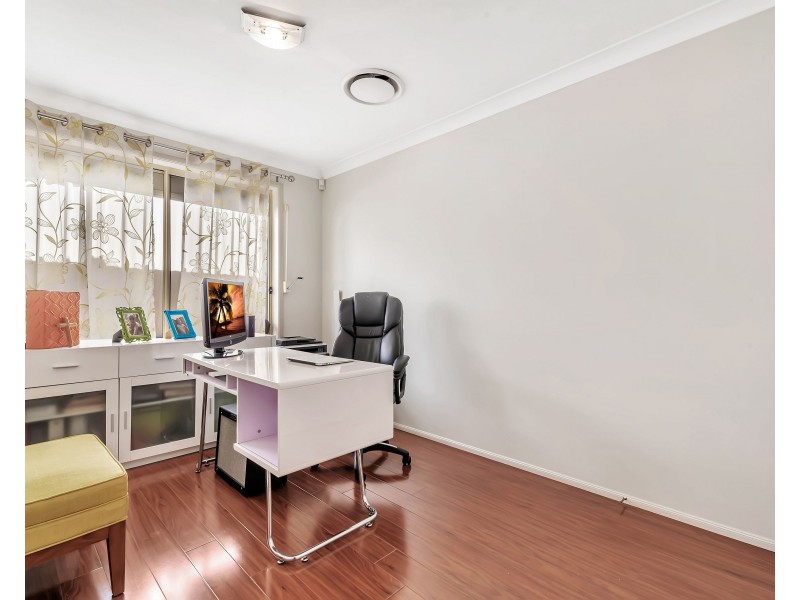 14 Ridgeway Close, West Hoxton NSW 2171