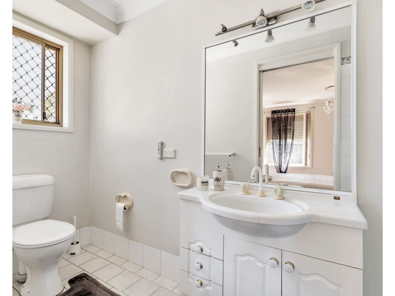 14 Ridgeway Close, West Hoxton NSW 2171