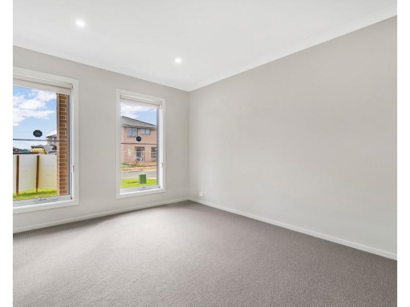 9 Crossley Avenue, Carnes Hill NSW 2171