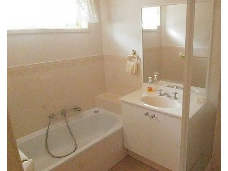 3 Sea Eagle Crecent, Green Valley NSW 2168