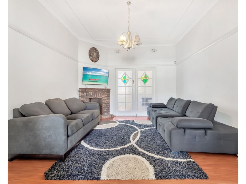 28 Canberra Avenue, Casula NSW 2170