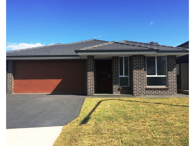 205 Flight Circuit, Middleton Grange NSW 2171