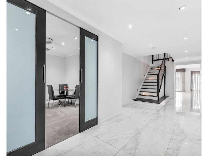 25 Savery Road, Carnes Hill NSW 2171