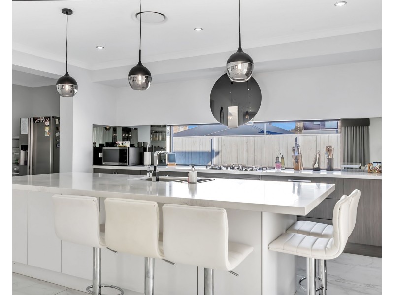 25 Savery Road, Carnes Hill NSW 2171