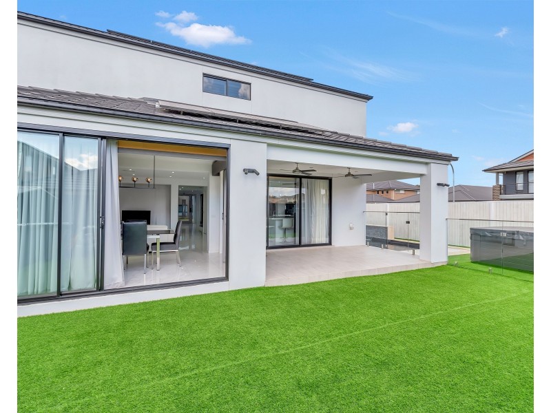 25 Savery Road, Carnes Hill NSW 2171