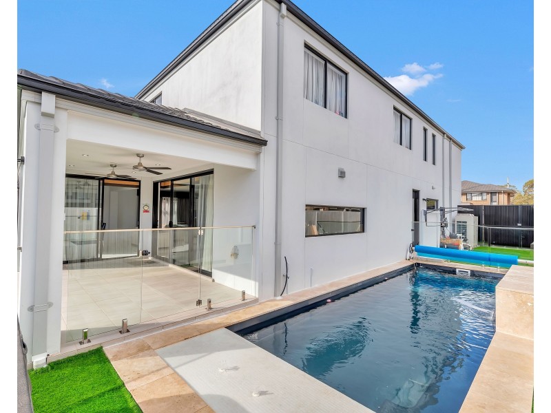 25 Savery Road, Carnes Hill NSW 2171