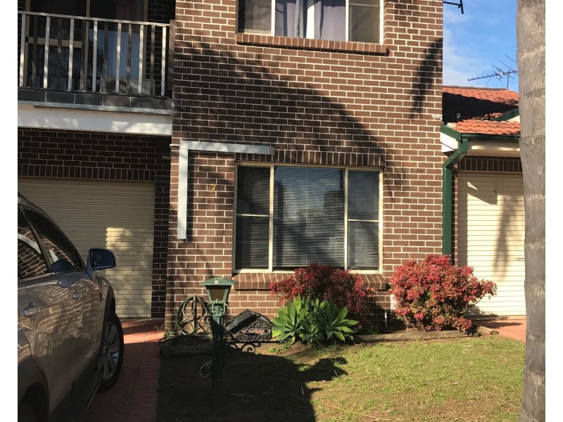 2/159 Green Valley Road, Green Valley NSW 2168
